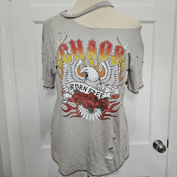 Emory Park Chaos Born Free Distressed Short Sleeve Graphic TShirt - Picture 4 of 17